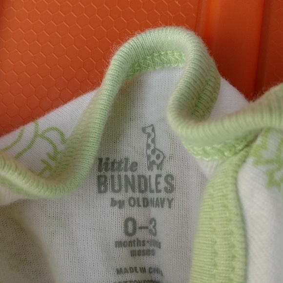 Little Bundles size 0 to 3 months onesie. - Picture 2 of 3
